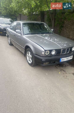 Седан BMW 5 Series 1988 в Києві