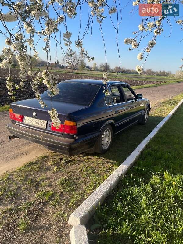 Седан BMW 5 Series 1988 в Царичанці