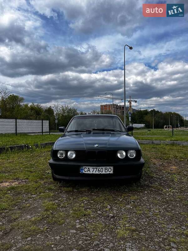 Седан BMW 5 Series 1989 в Львове