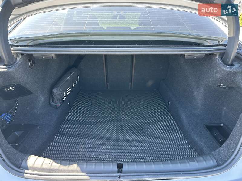 Седан BMW 5 Series 2017 в Львові