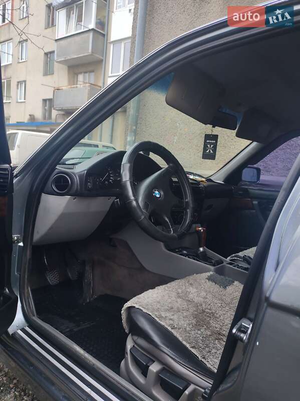 Седан BMW 5 Series 1989 в Чернівцях