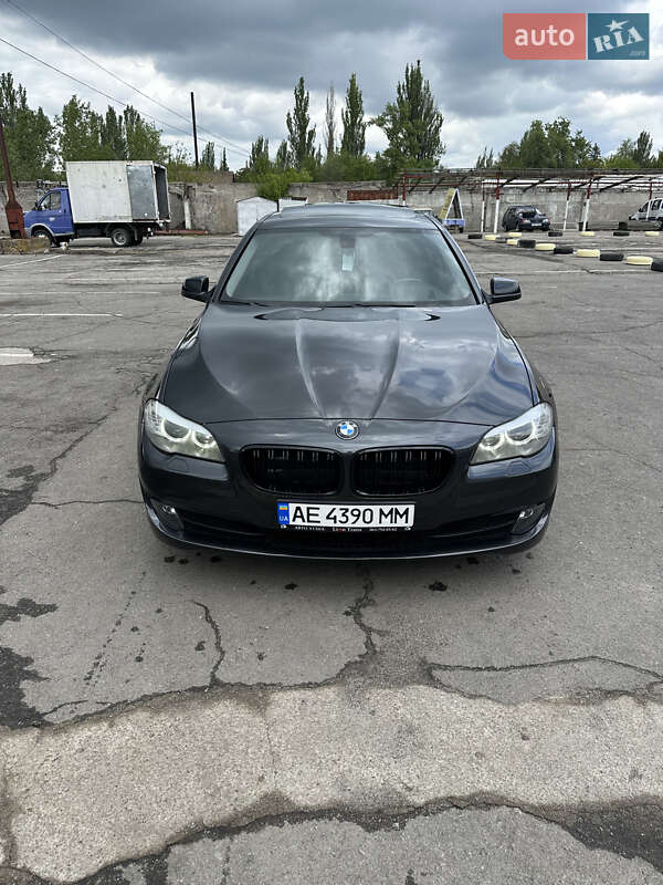Седан BMW 5 Series 2012 в 