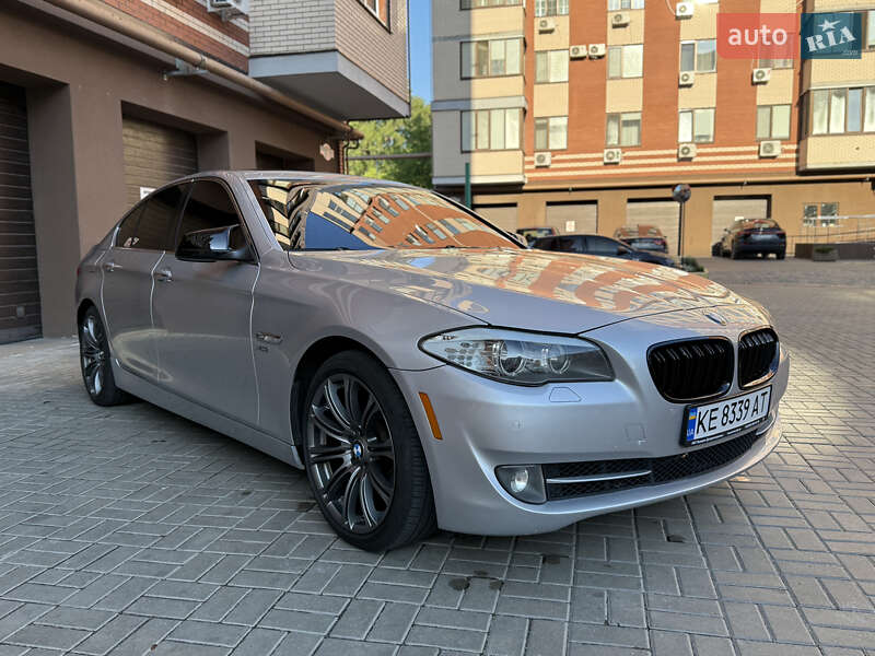 Седан BMW 5 Series 2012 в 