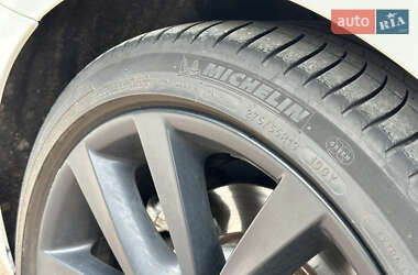 Седан BMW 5 Series 2012 в 