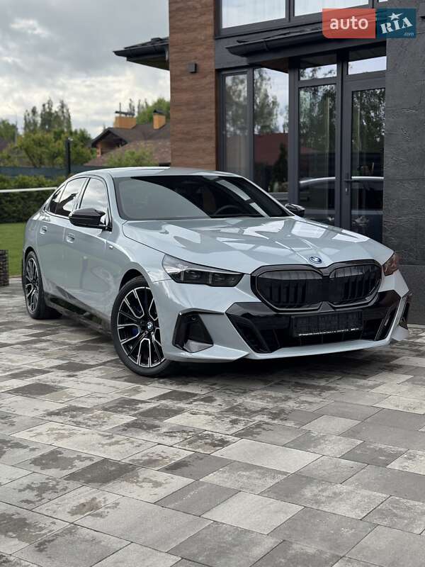 Седан BMW 5 Series 2024 в 