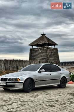 Седан BMW 5 Series 2000 в 