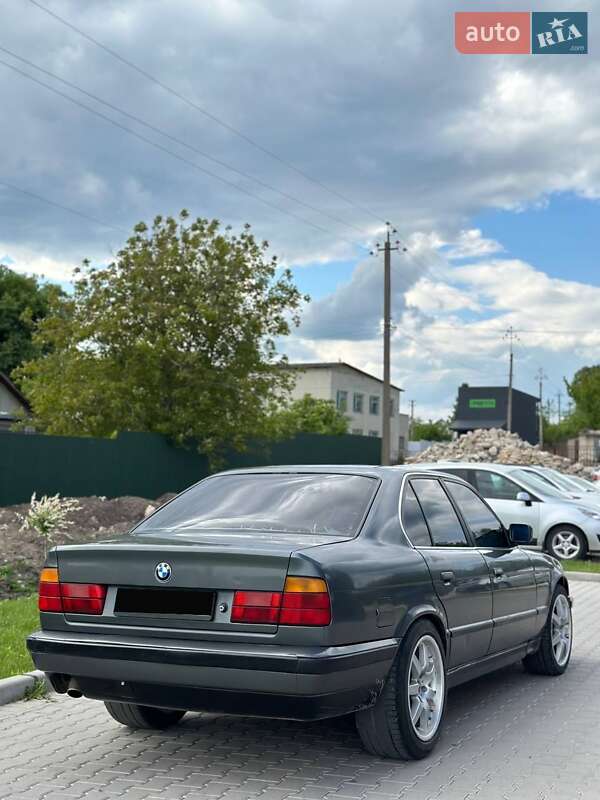 Седан BMW 5 Series 1990 в Шумську