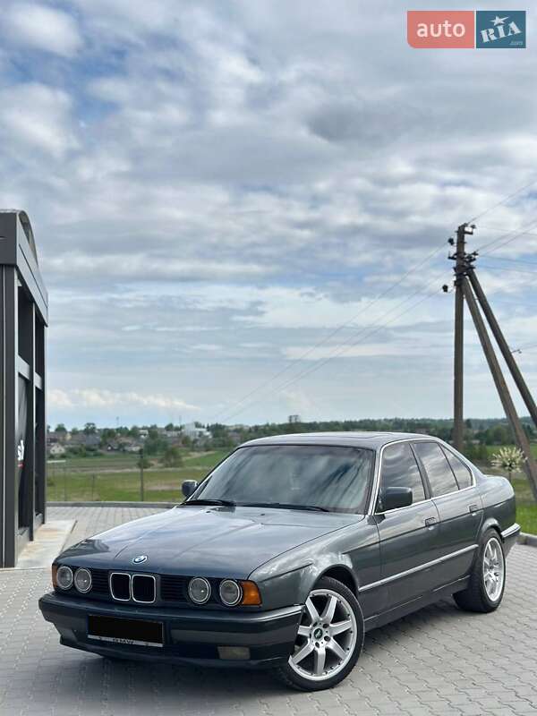 Седан BMW 5 Series 1990 в Шумську