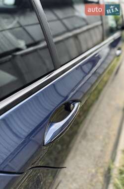 Седан BMW 5 Series 2012 в 