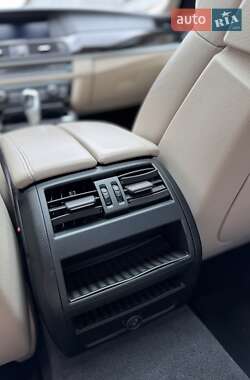 Седан BMW 5 Series 2012 в 