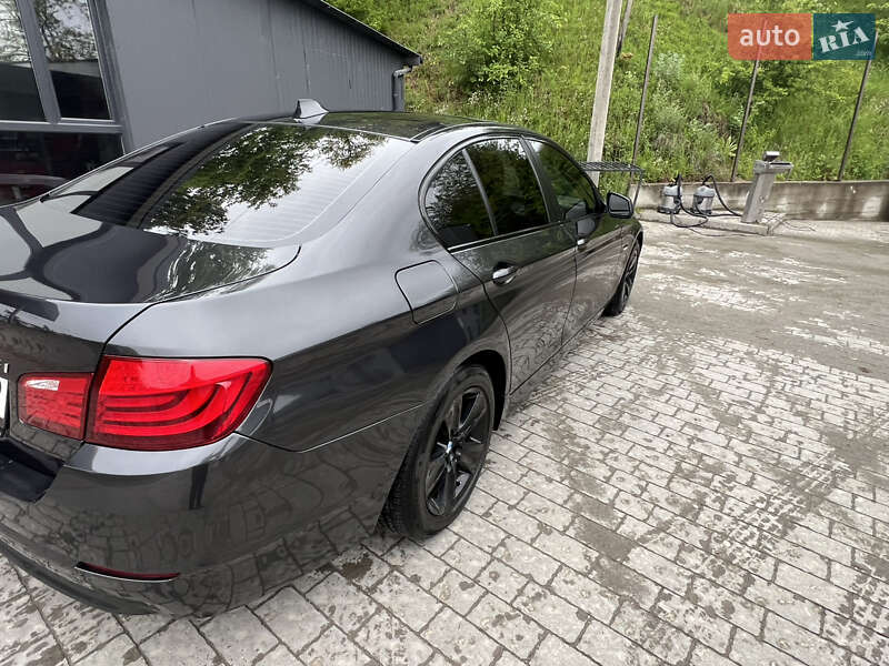 Седан BMW 5 Series 2012 в Львові