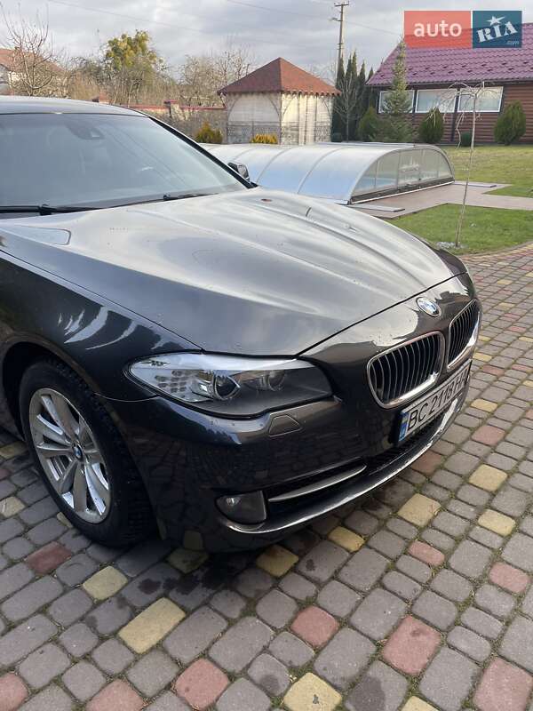 Седан BMW 5 Series 2012 в 