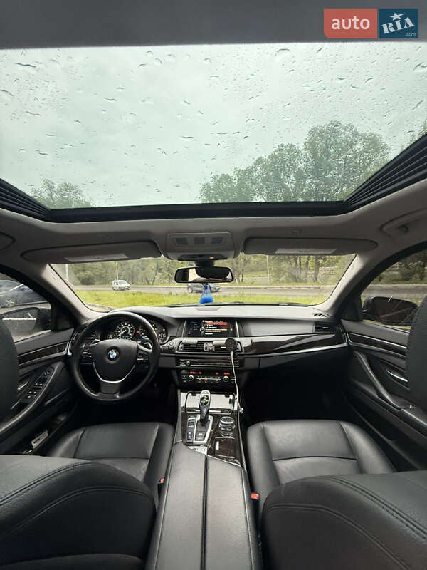 Седан BMW 5 Series 2015 в Новояворівську