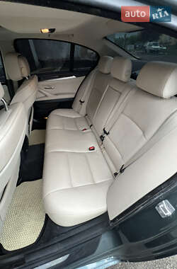 Седан BMW 5 Series 2012 в 