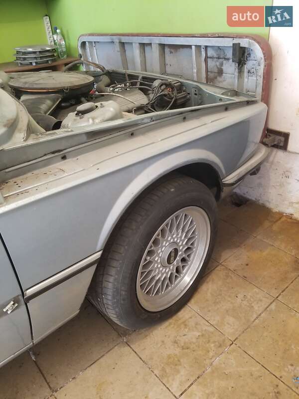 Седан BMW 5 Series 1981 в Львові