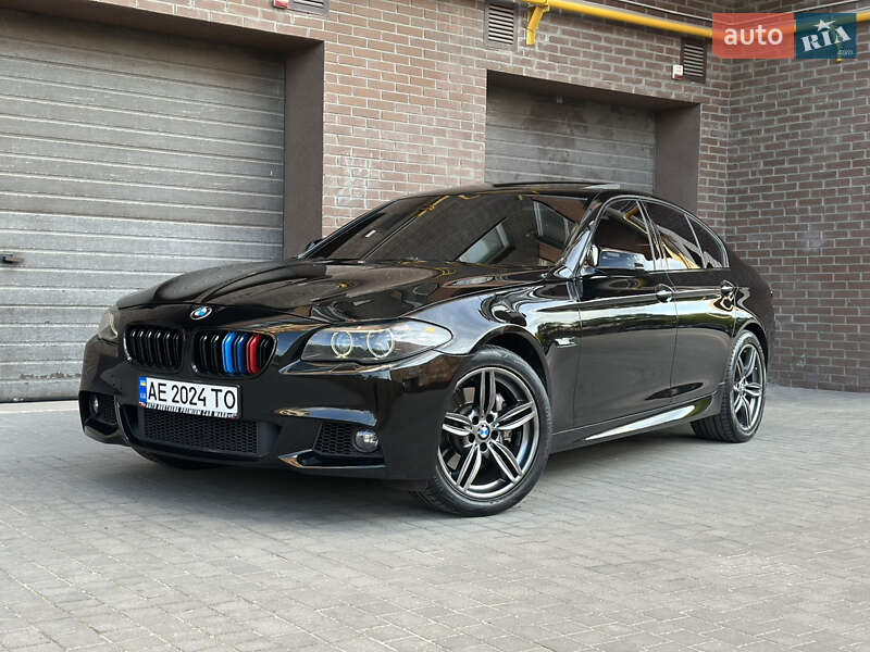 Седан BMW 5 Series 2012 в 