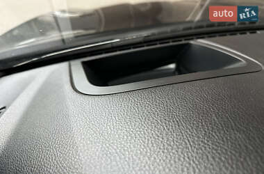 Седан BMW 5 Series 2012 в 