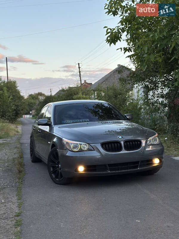 Седан BMW 5 Series 2004 в Іршаві