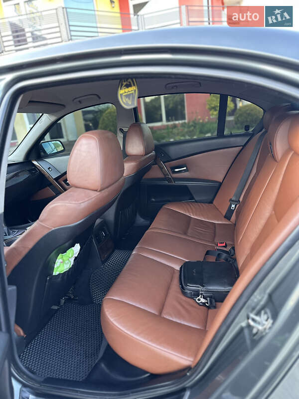 Седан BMW 5 Series 2004 в Іршаві
