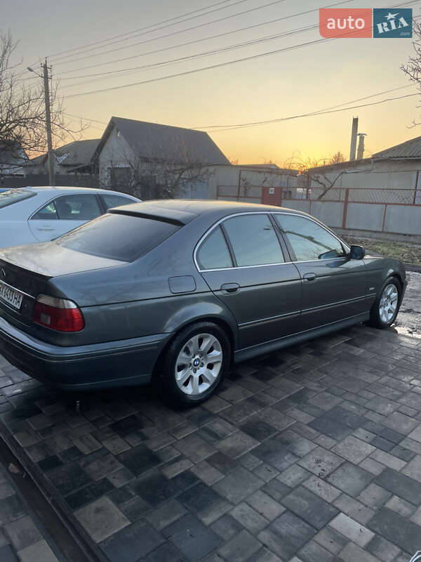 Седан BMW 5 Series 2002 в Измаиле