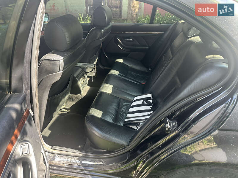Седан BMW 5 Series 2000 в Черновцах