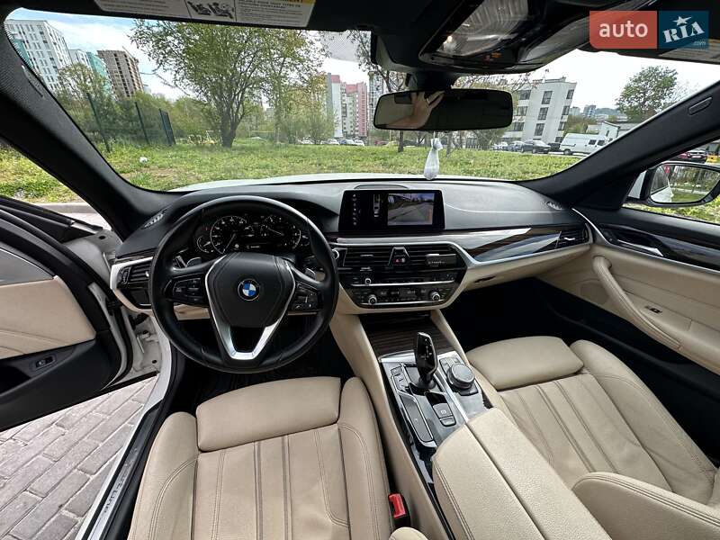 Седан BMW 5 Series 2019 в Львове