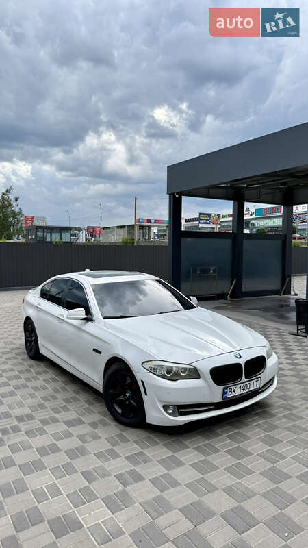 Седан BMW 5 Series 2012 в 