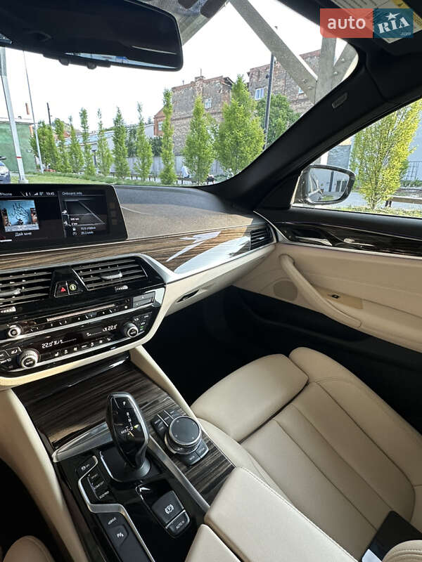 Седан BMW 5 Series 2018 в Львове