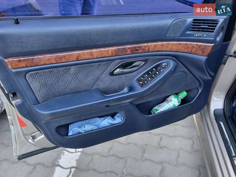 Седан BMW 5 Series 2000 в Одессе