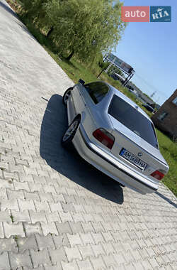Седан BMW 5 Series 2000 в 