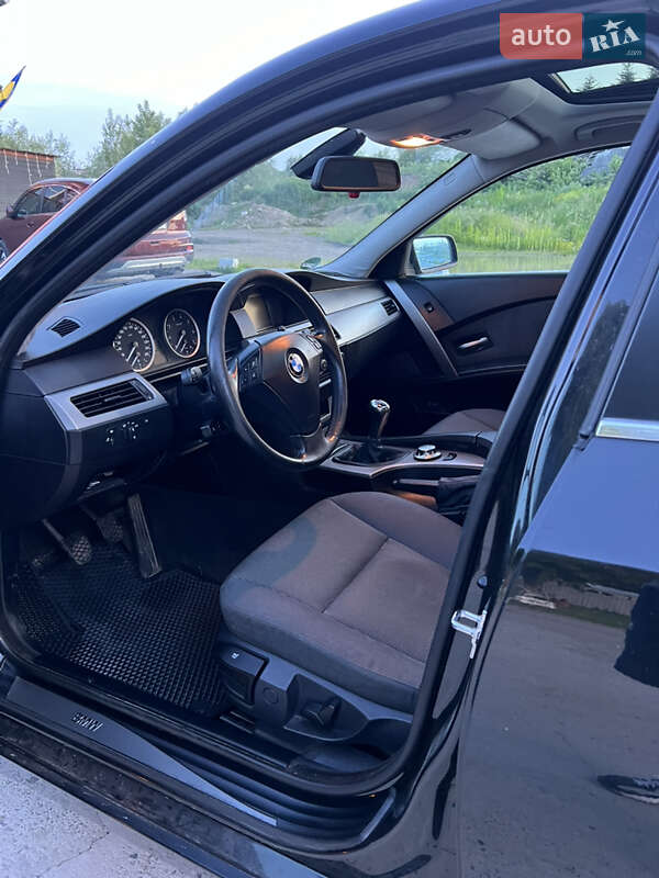 Седан BMW 5 Series 2004 в Жидачове