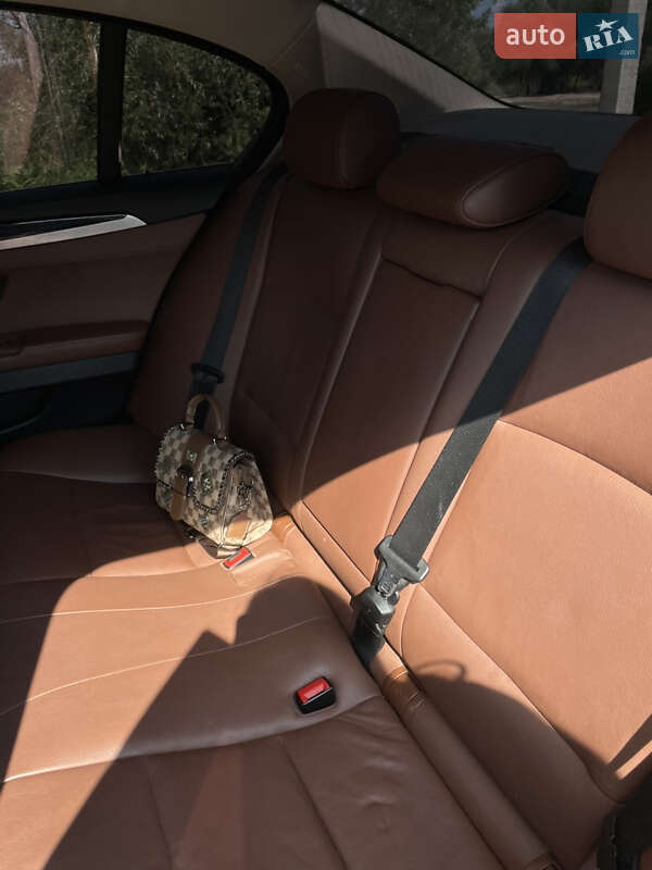 Седан BMW 5 Series 2014 в Буче