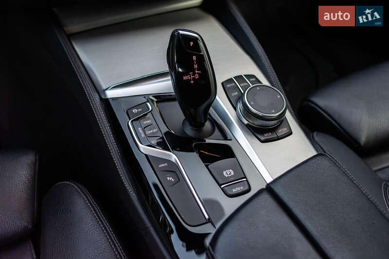 Седан BMW 5 Series 2019 в Ужгороді