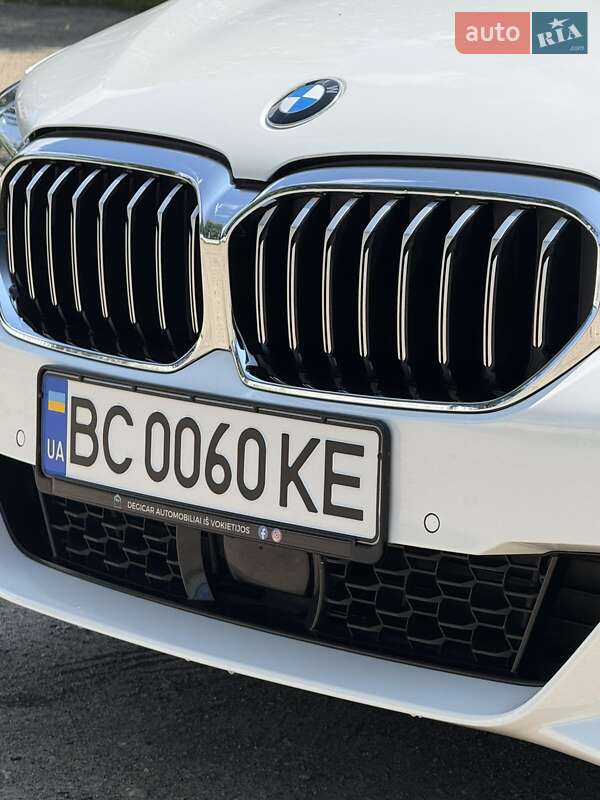 Седан BMW 5 Series 2023 в Новояворівську