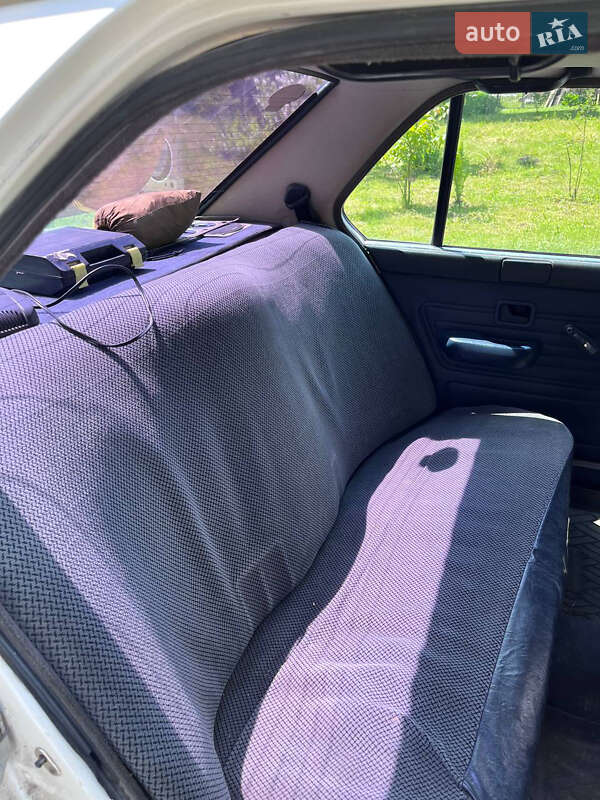 Седан BMW 5 Series 1987 в Славуті