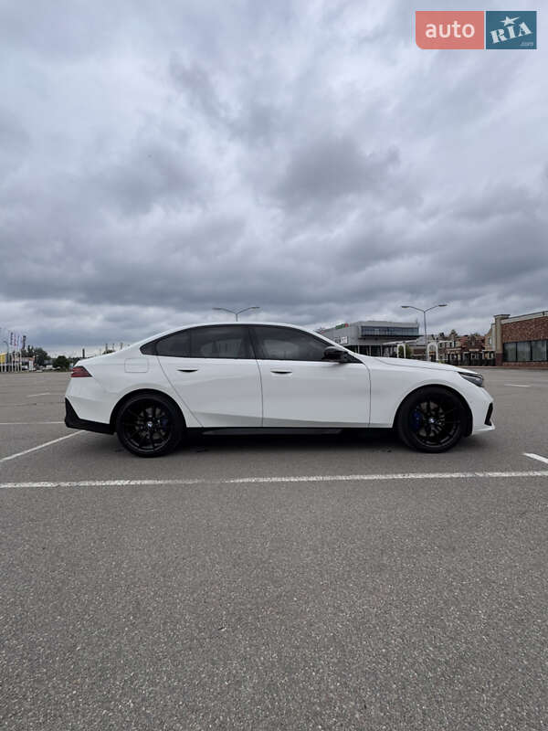 Седан BMW 5 Series 2024 в Києві