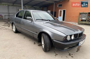 Седан BMW 5 Series 1990 в Ромнах