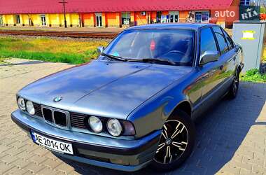 Седан BMW 5 Series 1987 в Новоселице