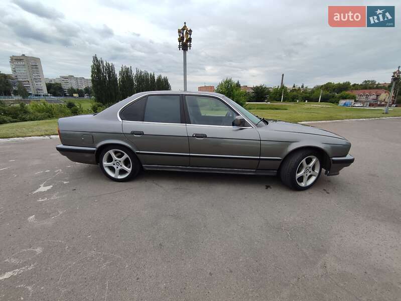 Седан BMW 5 Series 1989 в Ровно