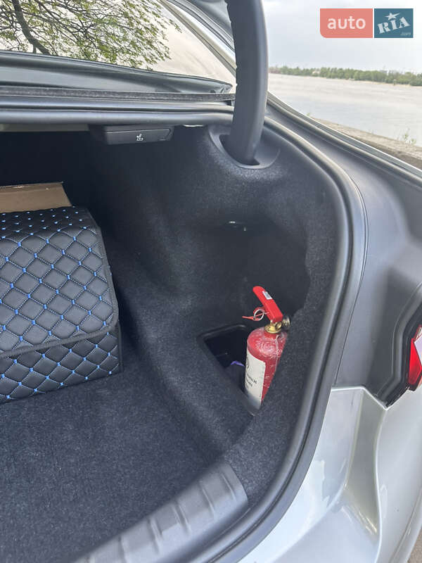 Седан BMW 5 Series 2017 в Киеве