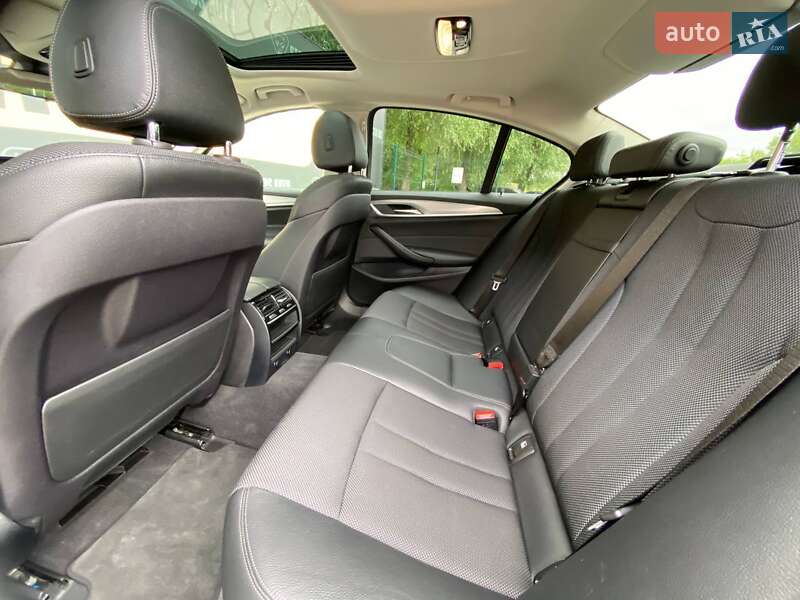 Седан BMW 5 Series 2017 в Хмельницком