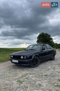 Седан BMW 5 Series 1989 в Тараще
