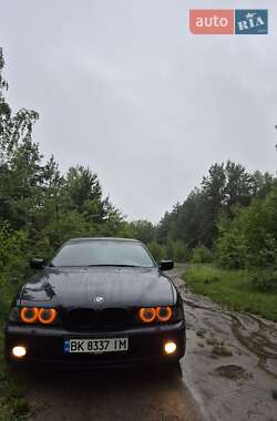 Седан BMW 5 Series 2003 в Клесовому