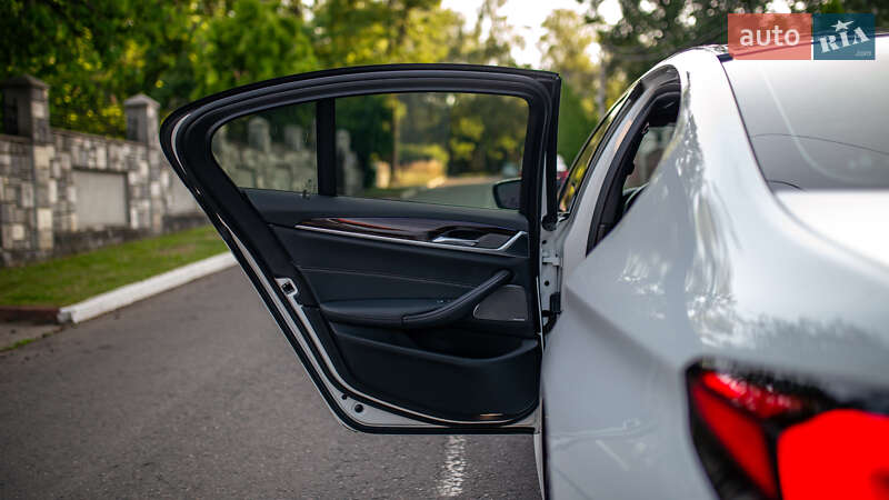 Седан BMW 5 Series 2019 в Черновцах