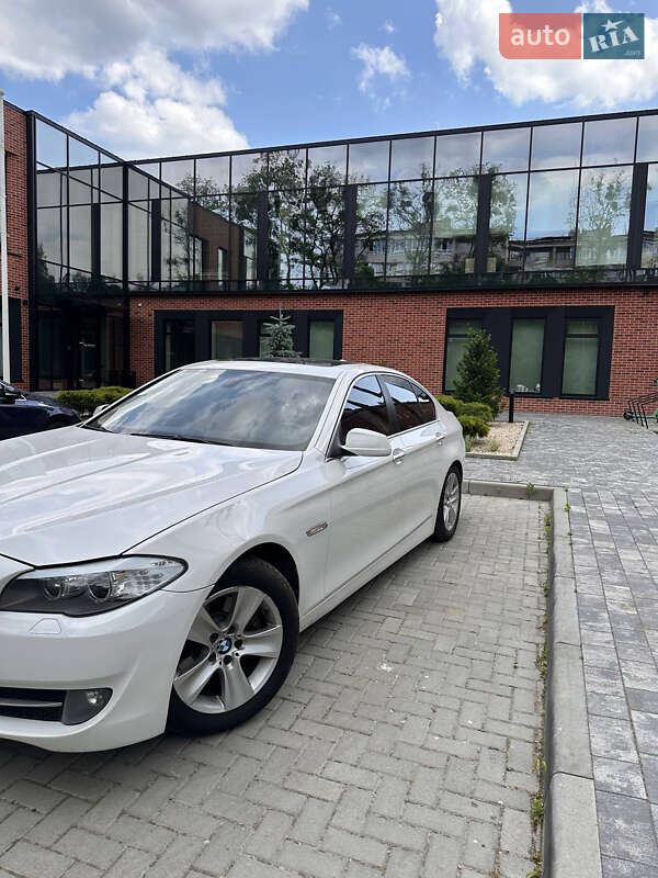 Седан BMW 5 Series 2012 в Львові
