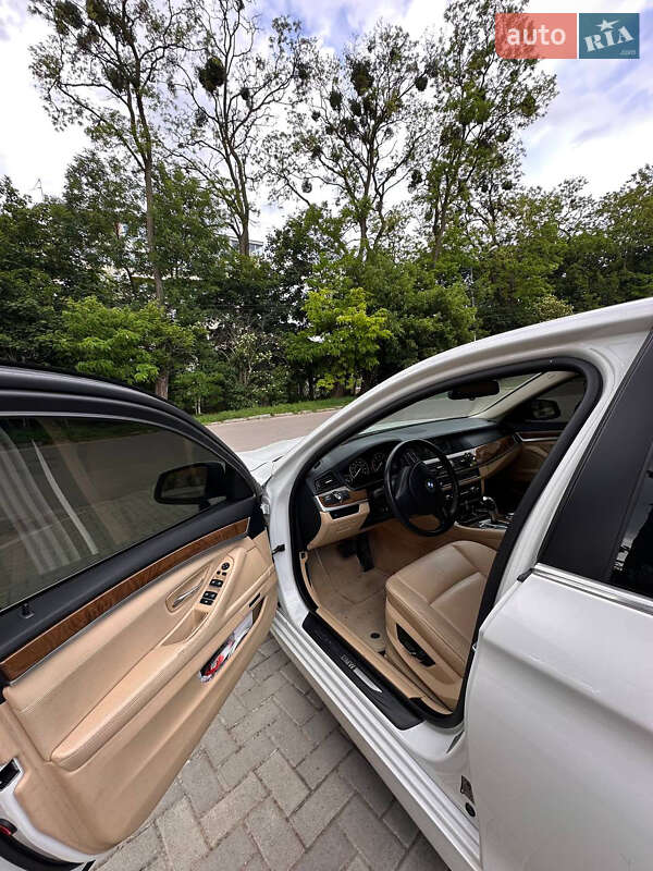 Седан BMW 5 Series 2012 в Львові