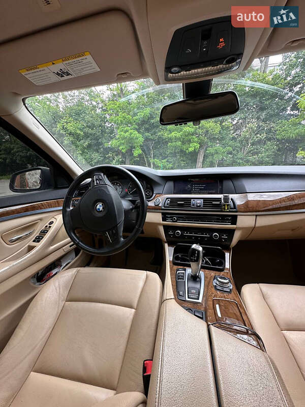 Седан BMW 5 Series 2012 в Львові