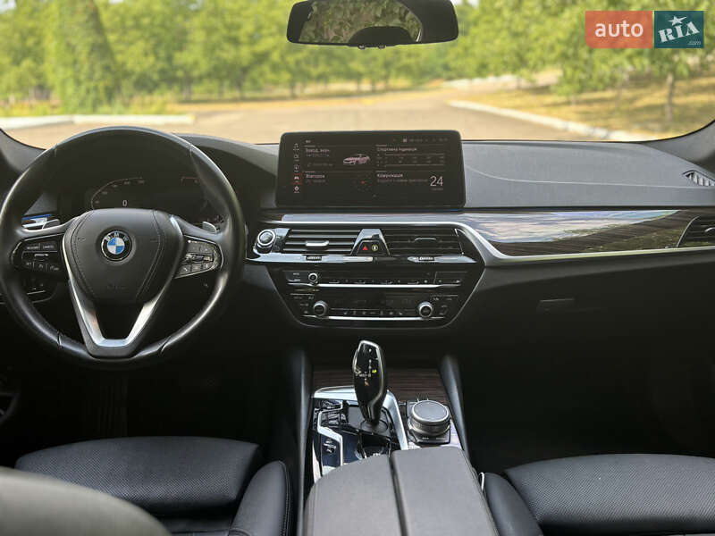 Седан BMW 5 Series 2020 в Южноукраїнську