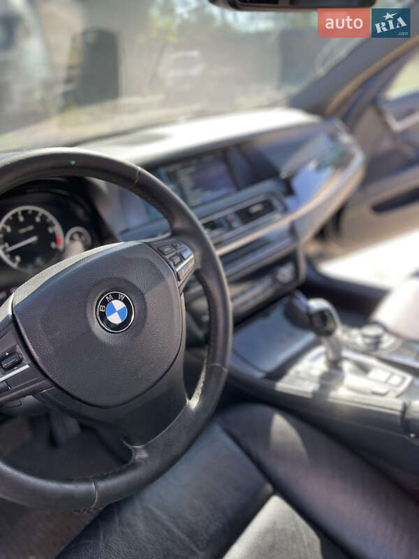 Седан BMW 5 Series 2012 в Звягелі