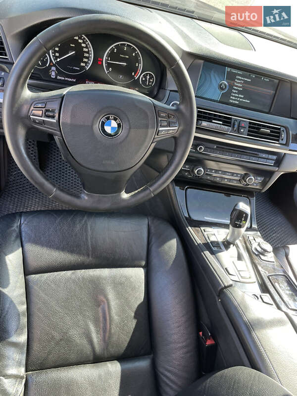Седан BMW 5 Series 2012 в Звягелі